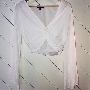 NWOT 🦋White Long Sleeve Crop Top 🦋